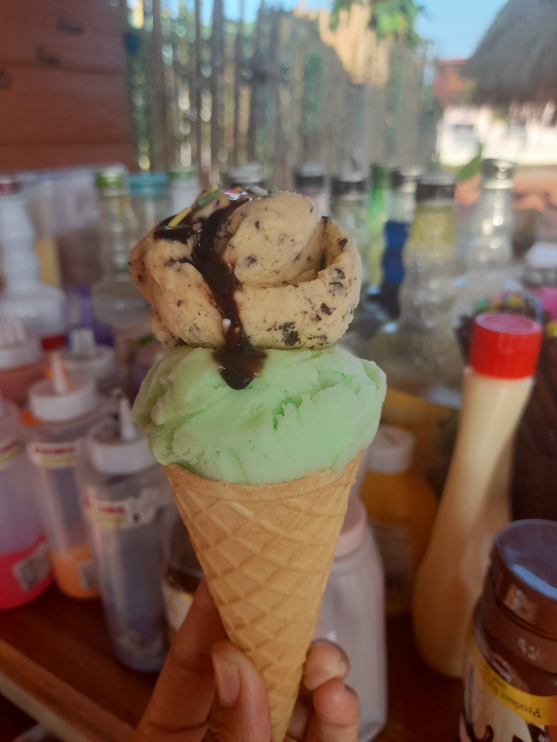 Ice cream / ไอศกรีม (1 ลูก 10, 2 ลูก 15 บาท)